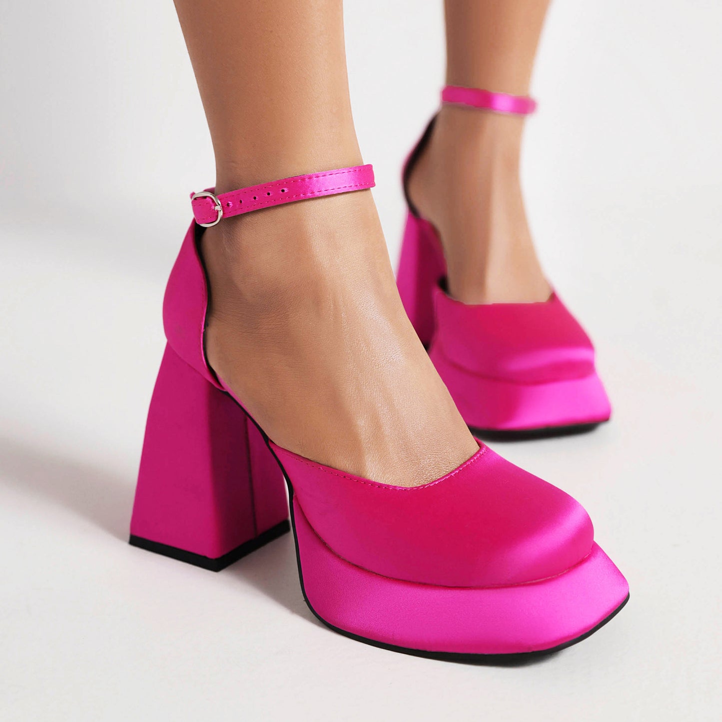 Women's Oversized High Heels With A Straight Line Sardine Strap